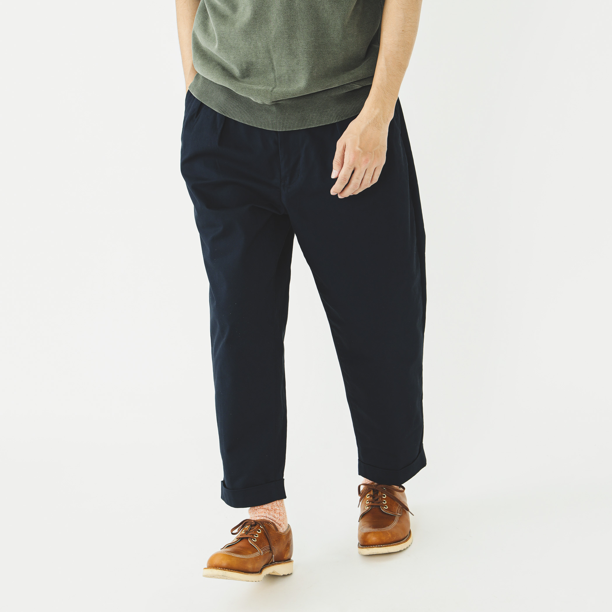 BEAMS PLUS 2プリーツ ツイル パンツ　NAVY　L