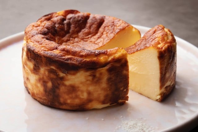 「メゾン　フジヤ」のガトーフロマージュセット_HD080-004