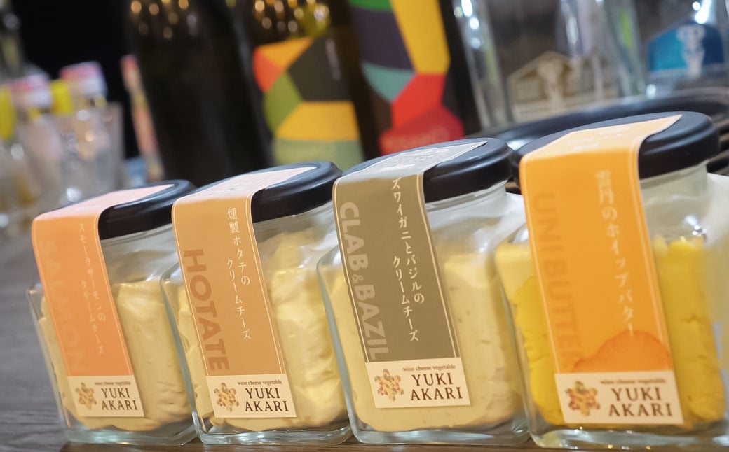 【4回定期便】 YUKIAKARI特製 小樽の海鮮クリームチーズセット 4種詰め合わせ 各180g 計720g ／ クリームチーズ 海鮮 魚介 海産物 海の幸 スモークサーモン サーモン 帆立 ホタテ ずわい蟹 ズワイガニ 蟹 バジル 雲丹 ウニ 定期便 北海道 小樽市 冷蔵