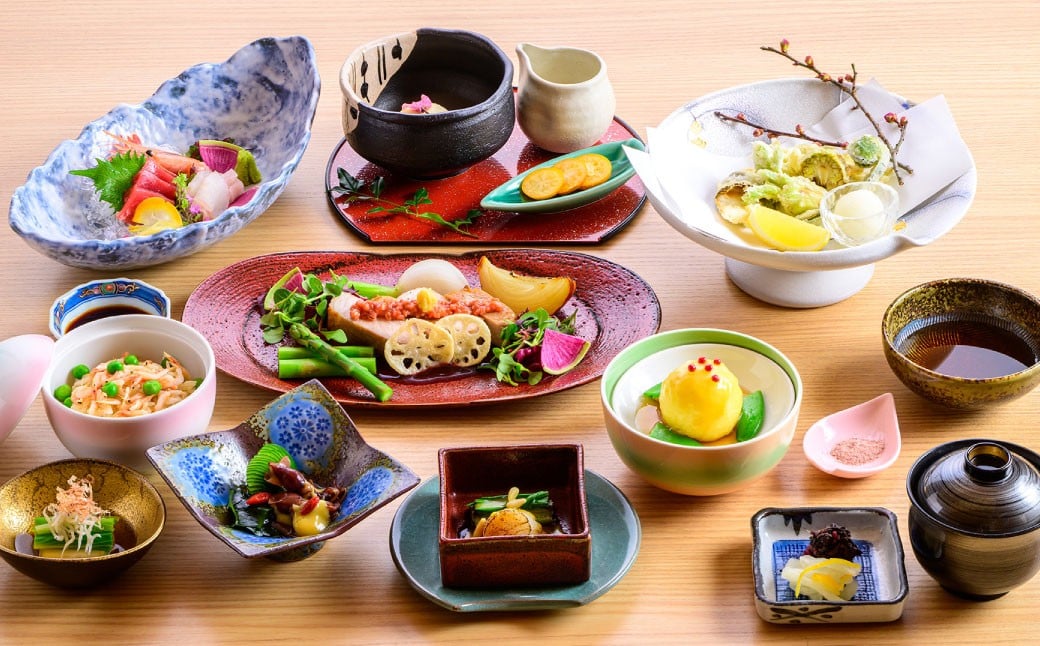 オーセントホテル小樽 日本料理 入舟 「四季会席」ディナーコース ペアお食事券 レストラン グルメ 御食事 会席料理 和食 ギフト チケット お祝い 贅沢 ご褒美 小樽市 北海道