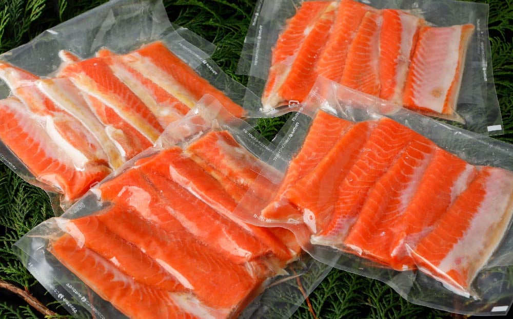 天然 紅鮭 ハラス 約500g （250g×2） 真空 パック 個包装 はらす 切り身 甘塩 鮭 紅鮭 しゃけ シャケ 切身 お取り寄 魚 魚介類 食品 食べ物 小分け 冷凍 保存 お取り寄せ 北海道 小樽市