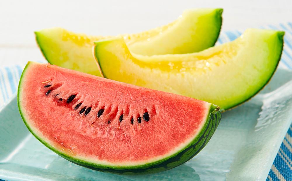 【26年発送先行予約】北海道産青肉メロン・小玉スイカ 2玉セット(各約1.6kg×1玉) (2026年7月中旬から発送開始予定) 【 メロン すいか 西瓜 青肉 果物 フルーツ 糖度 2玉 デザート 旬 お取り寄せ 旭川市 北海道 】_02065