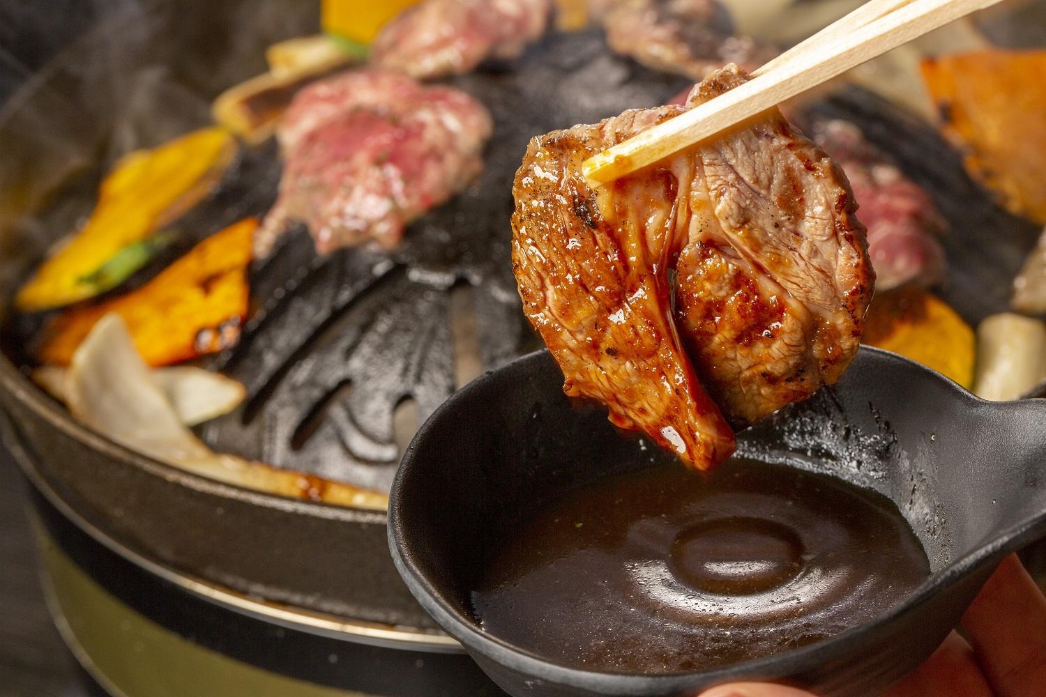 大黒屋ジンギスカンセットD【 ラム ラム肩ロース マトン マトン肩ロース ソーセージ つくね たれ スパイス 羊 羊肉 北海道 旭川市 人気 お楽しみ バラエティ 】_04654