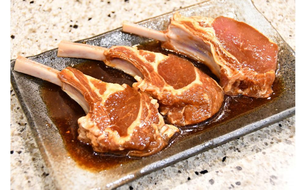 【2026年2月から発送開始】【400g】ラムチョップ味付き骨付ラム肉ジンギスカン（秘伝タレ込み）本数指定不可 【ラム ラム肉 ラムチョップ 骨付き 骨付き肉 北海道 ジンギスカン 仔羊 羊肉 肉 お肉 味付き 焼肉 バーベキュー BBQ 冷凍 北海道産 旭川市 】_04831