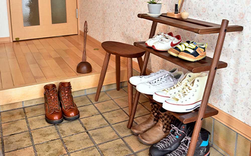 旭川家具　コサイン　シューラック ウォルナット 幅52×奥行30×高さ72cm 【 旭川家具 北海道 旭川市 木製 家具 選べる樹種 玄関収納 靴収納 防水ウレタン塗装 省スペース コンパクト 収納棚 組み立て式 軽量 シンプル ナチュラル 手作り 北欧 おしゃれ 天然木 無垢 】_00650