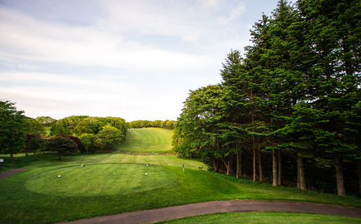 室蘭ゴルフ倶楽部 平日キャディー付プレー券（2名様分）【5月〜10月】 MROAI001