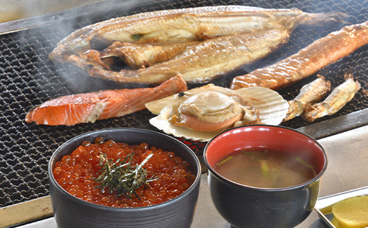 【期間限定！寄附額改定↓！】釧路発祥 【炉端焼き】 喰処『シャケ番屋』 9000円分 お食事券 旅行 観光 海鮮丼 ろばた焼き いくら丼 北海道 釧路市 F4F-2133