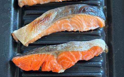 紅鮭10切れ×トキシラズ10切れ 計1.6kg 食べ比べセット 各2切れ 小分け 2種 時知らず 幻の鮭 天然鮭 ご飯のお供 贈り物 季節のギフト 個包装 サーモン しゃけ シャケ さけ サケ F4F-8864