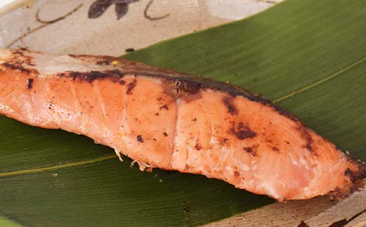 【期間限定！寄附額改定↓！】天然紅鮭のおいしい粕漬 厚切 7切入り （2切×2・3切×1） 魚 切り身 漬け 粕漬け 西京焼き 西京漬 海鮮 鮭 しゃけ シャケ北海道 釧路 北海道 あいちょう リピート リピーター 大人気 一番人気 あいちょう釧路 老舗 ご当地 ローカル スーパー 釧路 釧路市 人気 おいしい 美味しい うまい 道東 北海道 F4F-8512