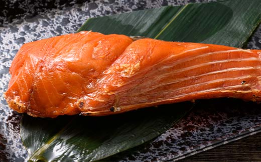 【期間限定！寄附額改定↓！】3ヶ月定期便 甘塩紅鮭 真空パック 小分け 冷凍 2切×5袋 計10切 紅鮭 さけ サケ シャケ 鮭 塩 おかず お弁当 厚切り 切り身 魚 定期便 3回 ふるさと 北海道 釧路市 F4F-8874