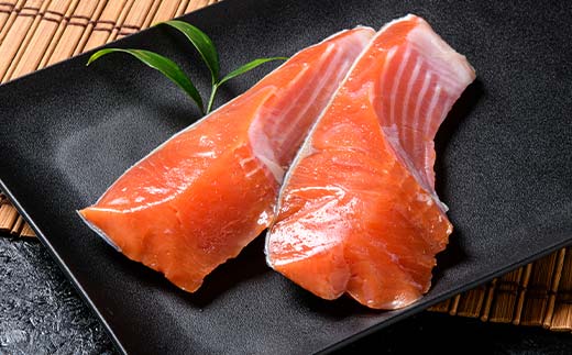 【期間限定！寄附額改定↓！】3ヶ月定期便 甘塩紅鮭 真空パック 小分け 冷凍 2切×5袋 計10切 紅鮭 さけ サケ シャケ 鮭 塩 おかず お弁当 厚切り 切り身 魚 定期便 3回 ふるさと 北海道 釧路市 F4F-8874