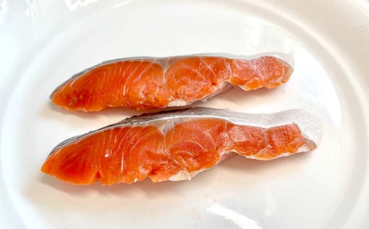 紅鮭 8切(2切れ×4袋) 真空パック 小分け 冷凍 魚介 海鮮 魚 鮭 紅鮭 さけ サケ しゃけ シャケ ご飯のお供 ご飯 米 北海道 釧路市 F4F-9201