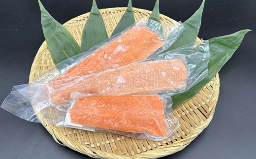 トラウトサーモン（くしろ茜サーモン） 500g サーモン 鮭 生食 刺身 海鮮 北海道 釧路市 F5F-0109