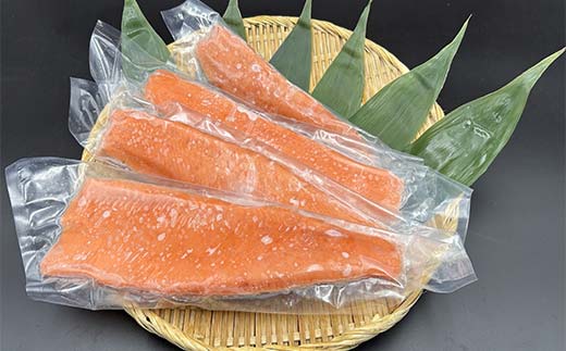 トラウトサーモン（くしろ茜サーモン） 800g サーモン 鮭 生食 刺身 海鮮 北海道 釧路市 F5F-0110