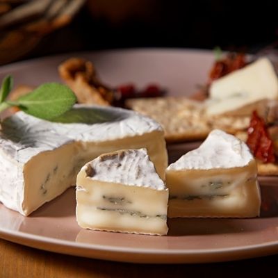 よつ葉 北海道十勝 大人のカマンベール&ブルー 90g×6個【配送不可地域：離島】【1690047】