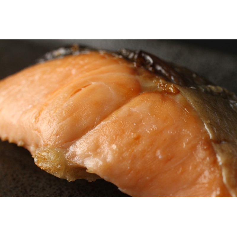 ミシン目入り真空北海道産時鮭半身姿切り身 ( 鮭 魚介類 海鮮 サケ 北海道 )【094-0110】