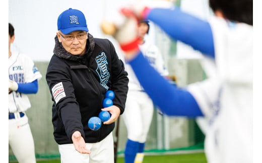 元プロ野球選手「トッキュウブルーローズ」の遠田監督と選手によるスペシャルレッスン！マンツーマン・レッスンチケット【3回コース】