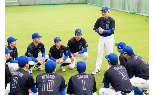 元プロ野球選手「トッキュウブルーローズ」の遠田監督と選手によるスペシャルレッスン！マンツーマン・レッスンチケット【1回コース】