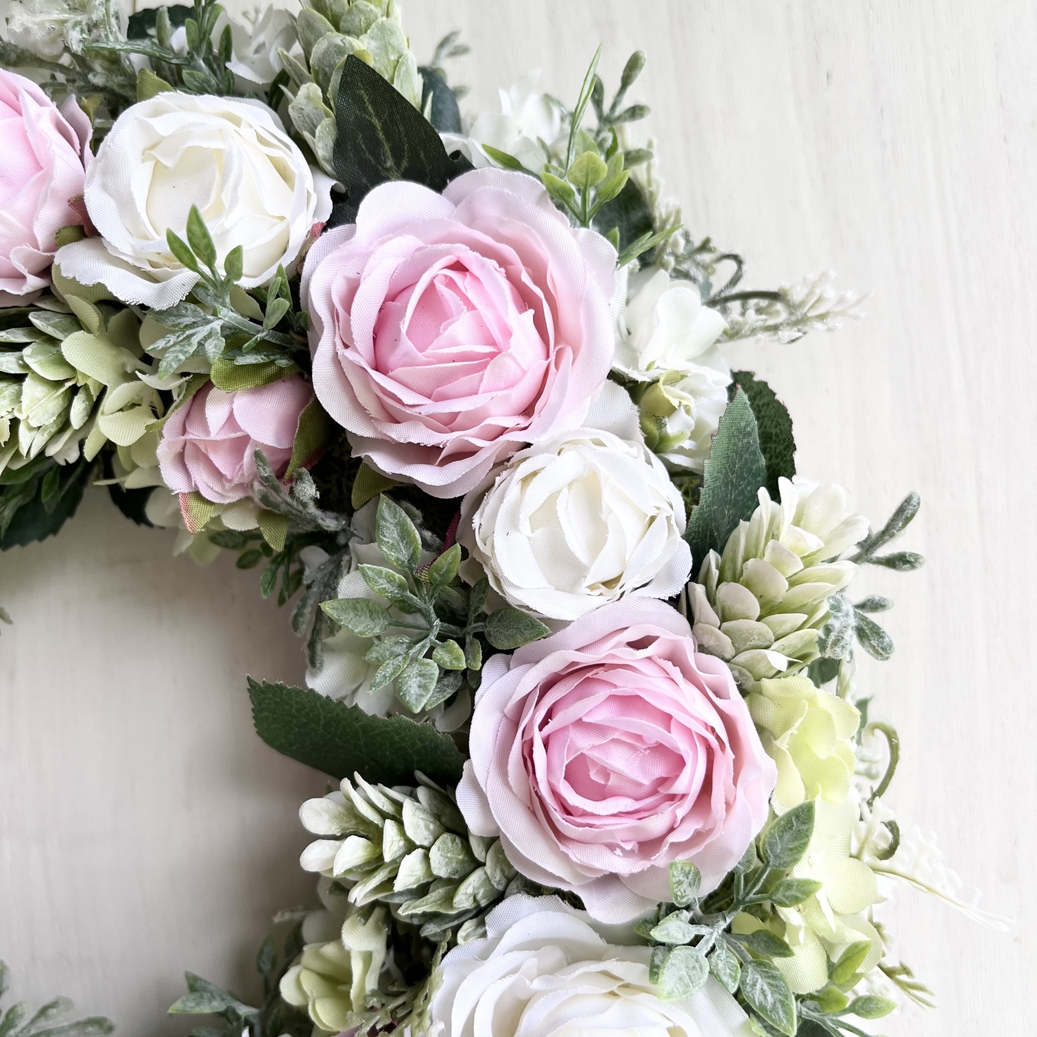 【ギフト用】美流渡の森 アーティフィシャルフラワー・リース（バラ、白・ピンク）【12221】