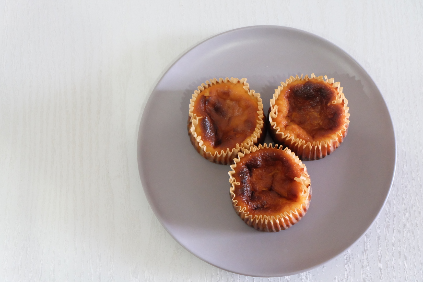 【岩見沢市のカフェが手がけた逸品】北海道バスクチーズケーキ　ミニサイズ（3個入）【45108】