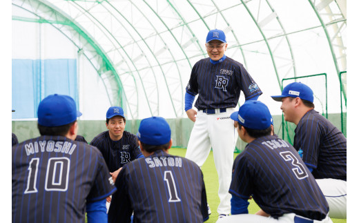 元プロ野球選手「トッキュウブルーローズ」の遠田監督と選手によるスペシャルレッスン！マンツーマン・レッスンチケット【1回コース】