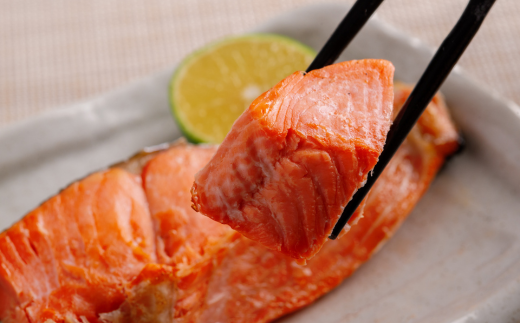 2大鮭の食べ比べ 新巻鮭・紅鮭 各5切れパック ABB136