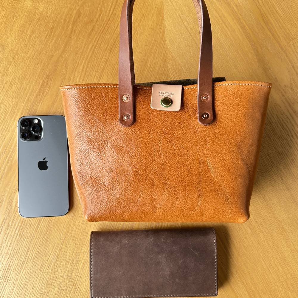 【レザーハンドバッグ】イタリアンレザー キャメル レザークラフト 一点モノ ピー・アイ・ディー P.i.d 撥水 高機能レザートートバッグ （キャメル