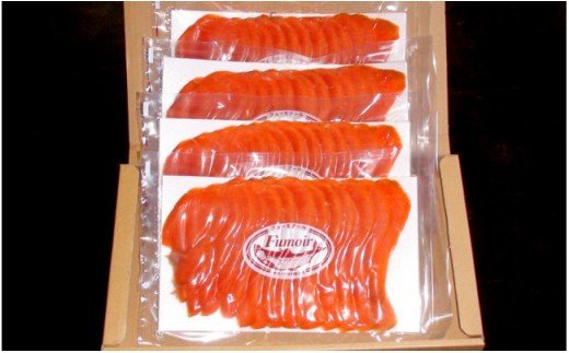 27-20 天然紅鮭無添加スモークサーモン半身(スライス４分割)
