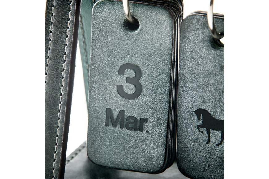 SOMES 万年カレンダー （グリーン）DU-30-ro [ソメスサドル 北海道 砂川市 12260810-a] ソメス カレンダー 卓上 本革 革 革製品 レザー somes saddle レビューキャンペーン