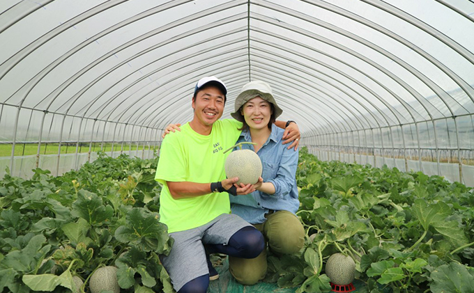 【2024年6月下旬より順次出荷】先行受付 北海道 富良野産「しあわせのメロン」赤肉大玉×2玉 約4kg(ウエノ農園 富良野) メロン フルーツ 果物 新鮮 甘い 贈り物 ギフト 道産 ジューシー おやつ ふらの ブランド 夏 