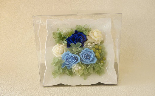 プリザーブドフラワー　磁器フレームアレンジメント（ブルー）【14000101】