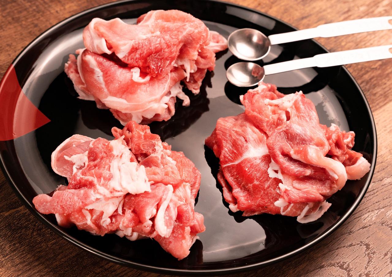 ＜6ヶ月連続お届け＞伊達黄金豚のジューシーな切り落とし肉 2kg【200g×10パック】三元豚  豚肉 ぶた肉 スライス 小間切れ 小分け 冷凍