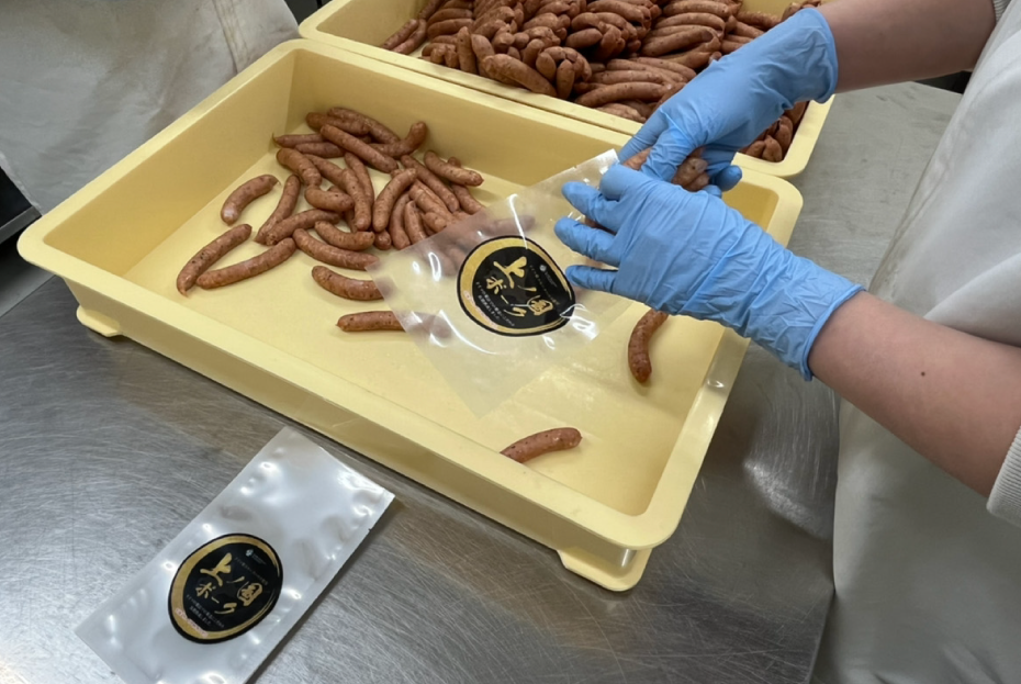 上ノ国ポークガーリックウインナー（90g×3パック）　豚肉　ソーセージ　BBQ　おいしい　バーベキュー　冷凍　お弁当　北海道産