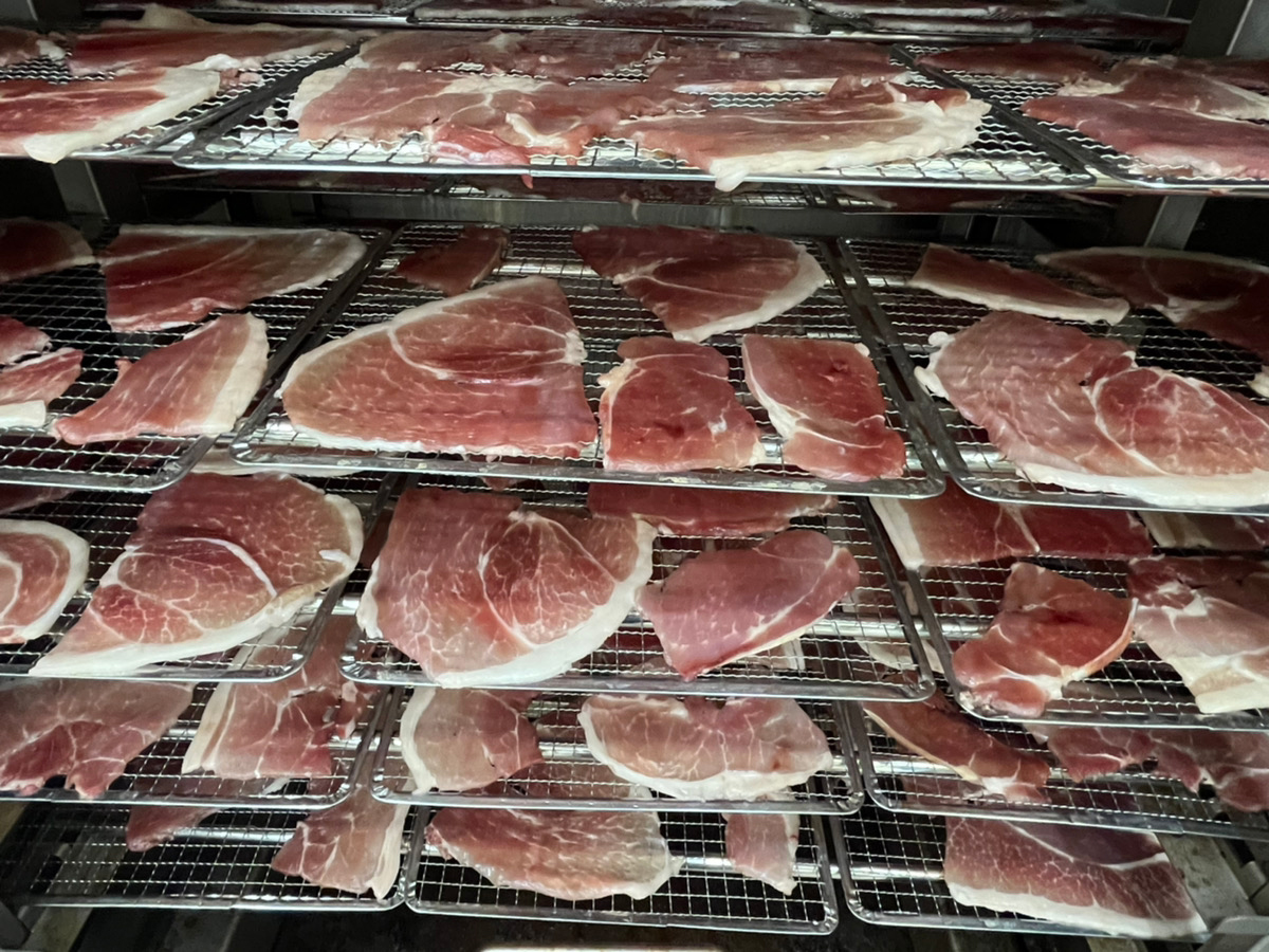 上ノ国ポークジャーキー（30g×3パック）　豚肉　ぶたにく　豚ジャーキー　BBQ　キャンプ　アウトドア　人気　美味しい　北海道産