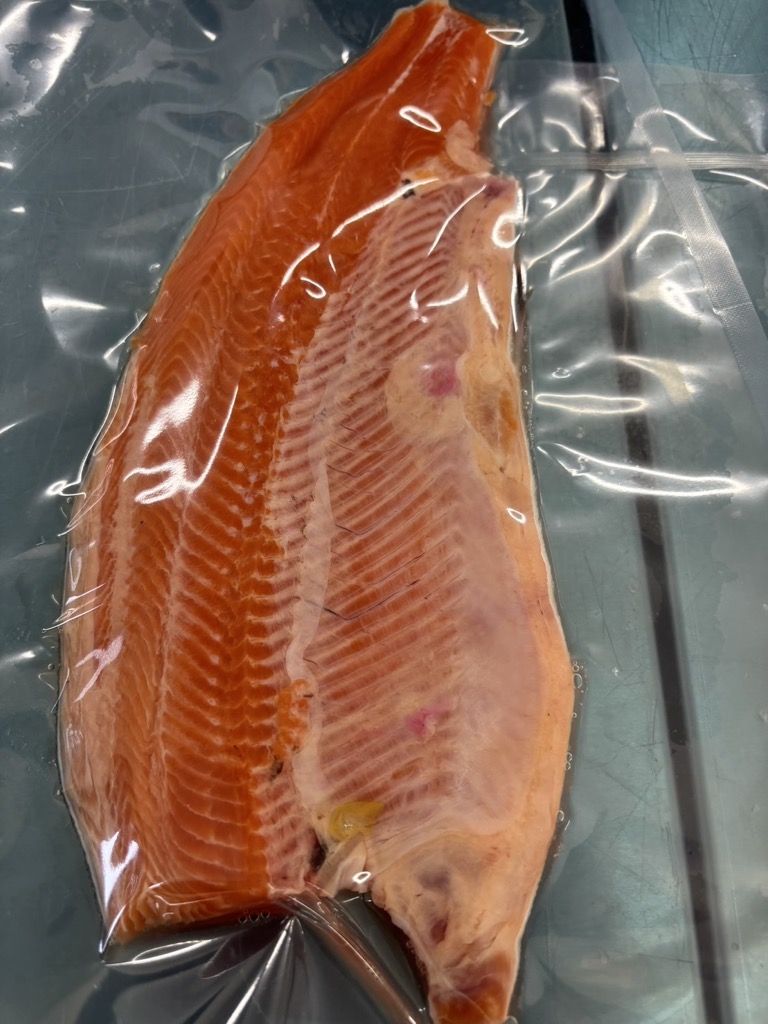 奥尻サーモン淡雪（2枚）大（700ｇ以上） OKUF020