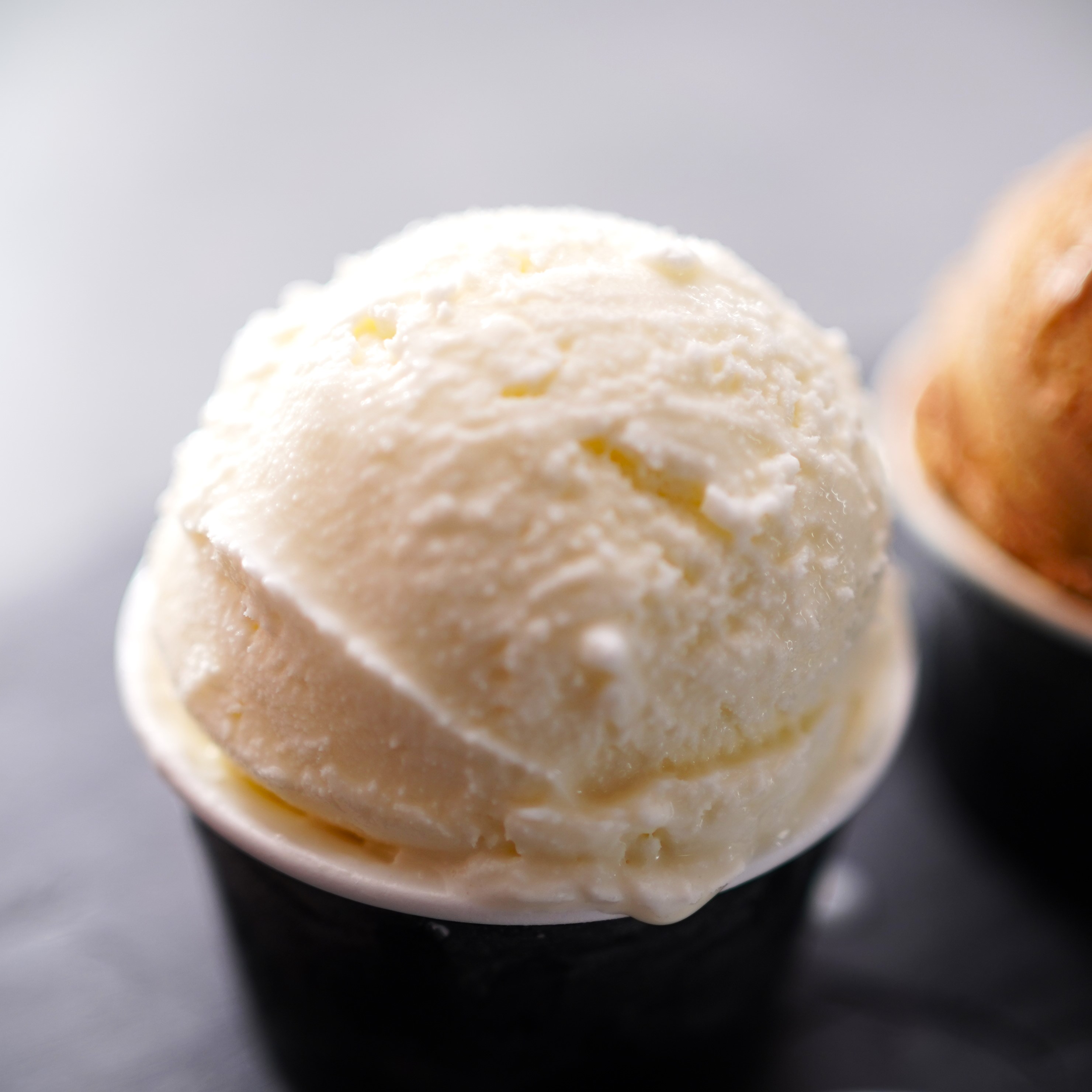 【北海道産搾りたて生乳使用】牧場の山カフェ アイスクリーム12個セット 真っ白な牧場アイス 思い出のチョコレート いちご デザート スイーツ せたな町 ふるさと納税