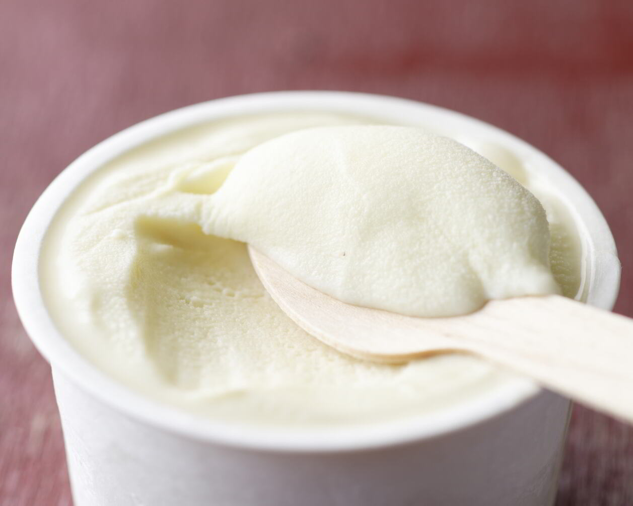 ひらかわ牧場のしぼりたて生乳で作ったアイスクリーム【2Lパック・バニラ】