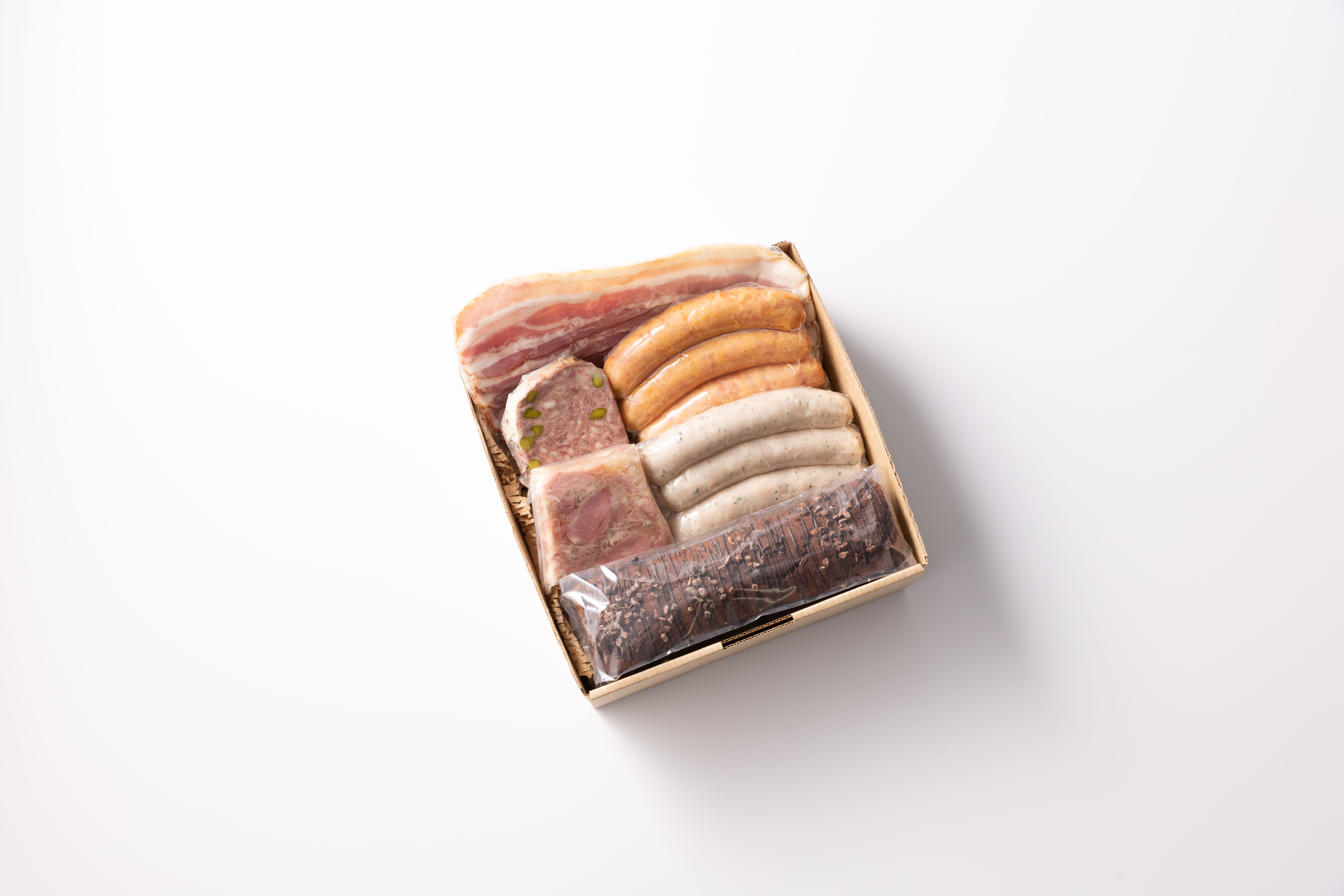 【豪華な食卓セット】サッカムセタナイのこだわり燻製＆スイーツ 6点セット ベーコン ソーセージ 豚レバー テリーヌ ショコラ パウンドケーキ チョコレート デザート スイーツ おつまみ 盛り合わせ お取り寄せ 北海道 せたな町 ふるさと納税