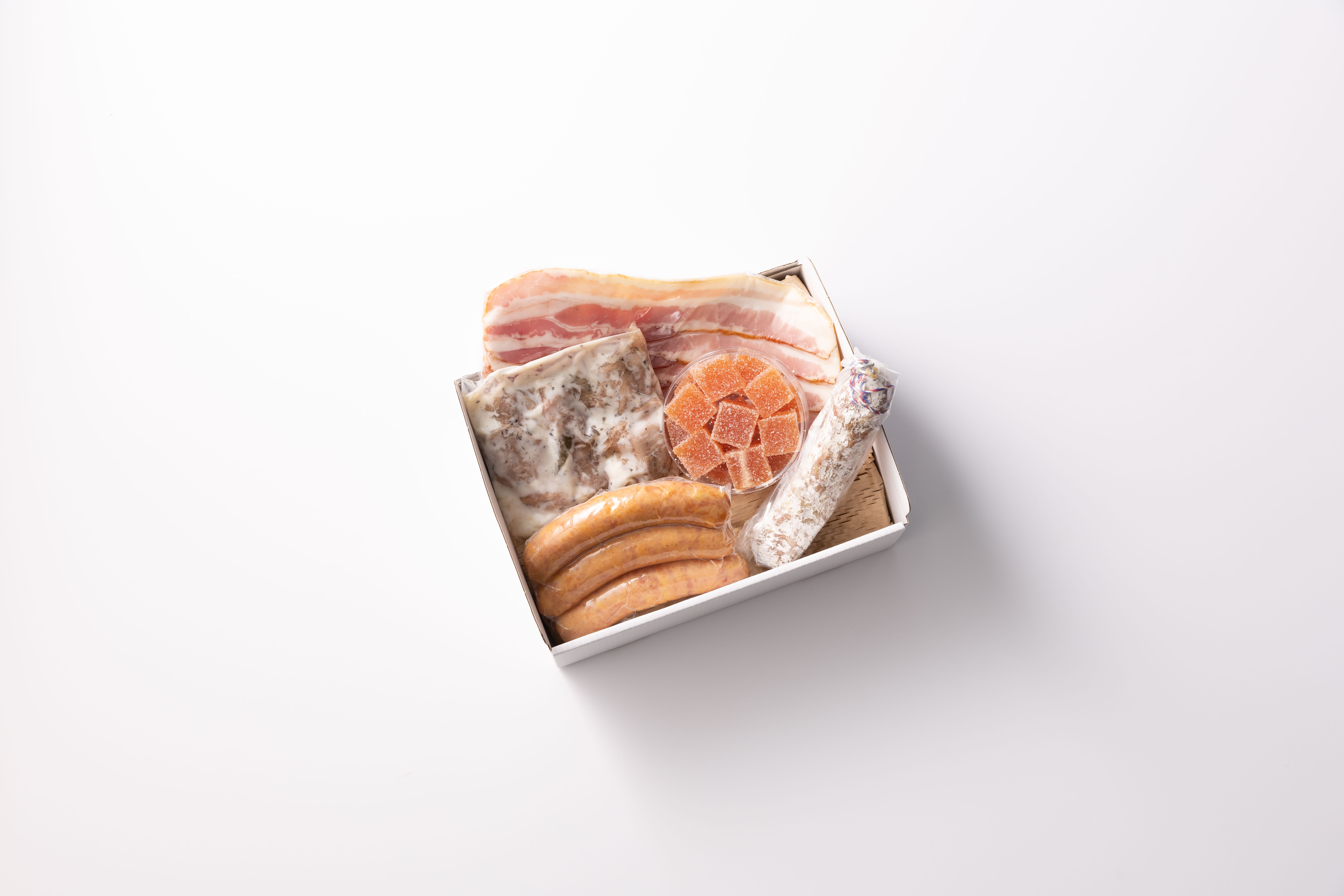 【おいしい食卓セット】白カビドライソーセージ＆シャルキュトリー＆スイーツ 計5品セット 潮トマト おつまみ 盛り合わせ お取り寄せ ギフト デザート 北海道 せたな町 ふるさと納税
