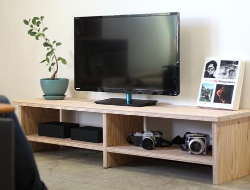 北海道育ちの木材を使った宮大工特製「TVボード1800」（塗装なし）