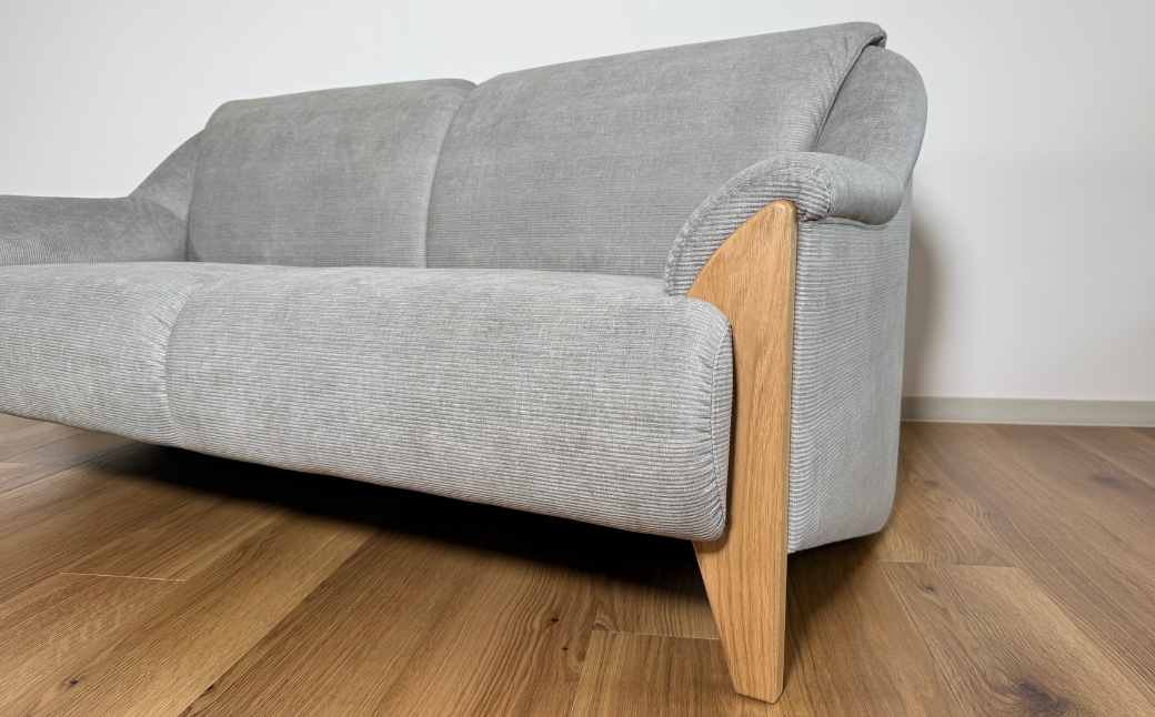 3人掛けソファー【張地・木脚塗装色選択可】コンパクトデザイン（ローズマリー）