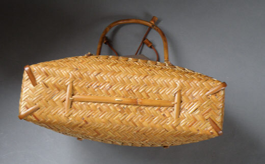 北の竹工房　千島笹燻煙網代バッグ