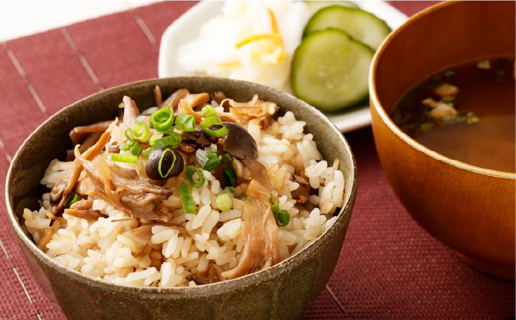 手軽に炊ける贅沢きのこご飯セット（2種類の味わい） 帆立ときのこ200g（2合炊き）×2パック 4種類のきのこ250g（3合炊き）×2パック 計4パック 炊き込みご飯 素 レトルト