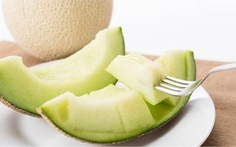 ★2026年夏発送★ 岸田農園産 青肉メロン 1玉入り(サイズ:1.8kg以上)【 果物 メロン フルーツ 北海道 上川町 岸田農園 甘いジューシー 季節限定 甘みたっぷり メロンギフト 産地直送 くだもの 】