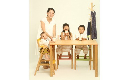子どものための家具「SUKIII DESK」　W1800