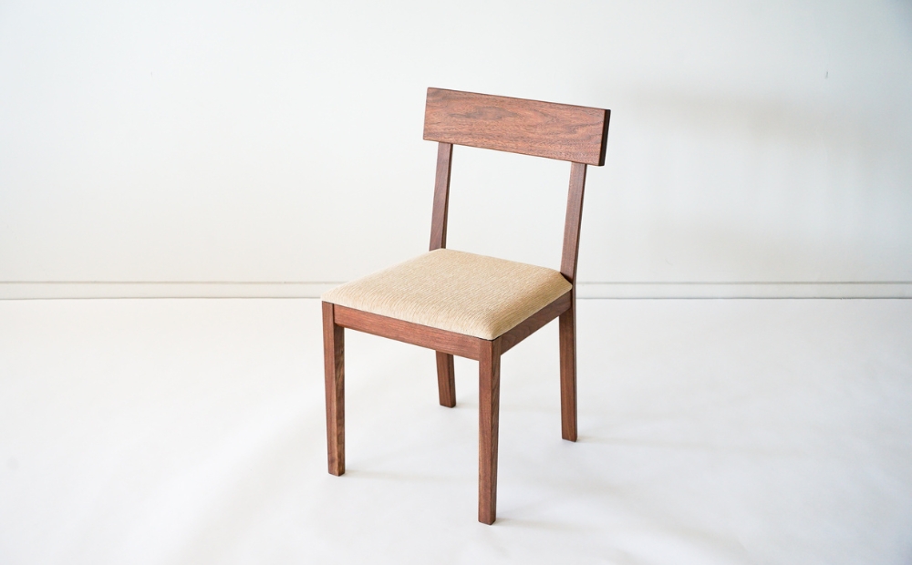 SORIDOME chair　樹種：ウォールナット　カラー：ベージュ