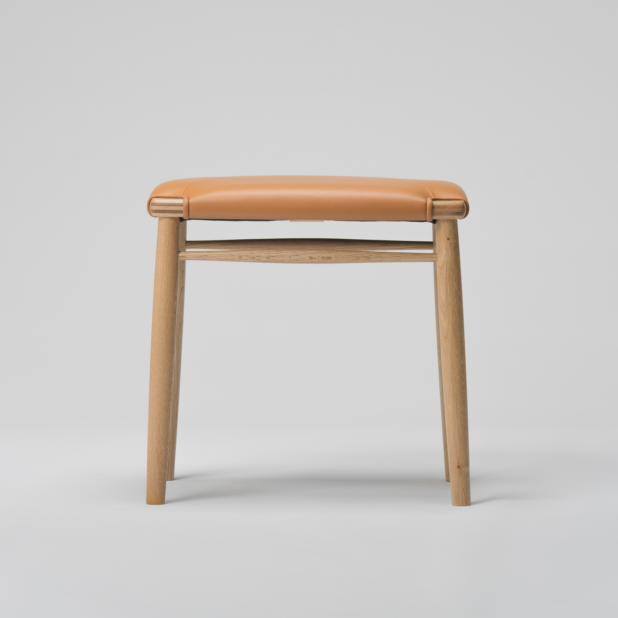 【木と暮らしの工房】 H.O.スツール　4-leg　＜樹種：ナラ／座面：本革（キャメル）＞