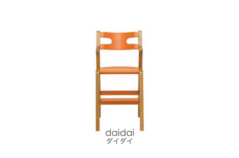 子どものための家具「rabi kids chair」（ダイダイ＆ベビーベルトなし）