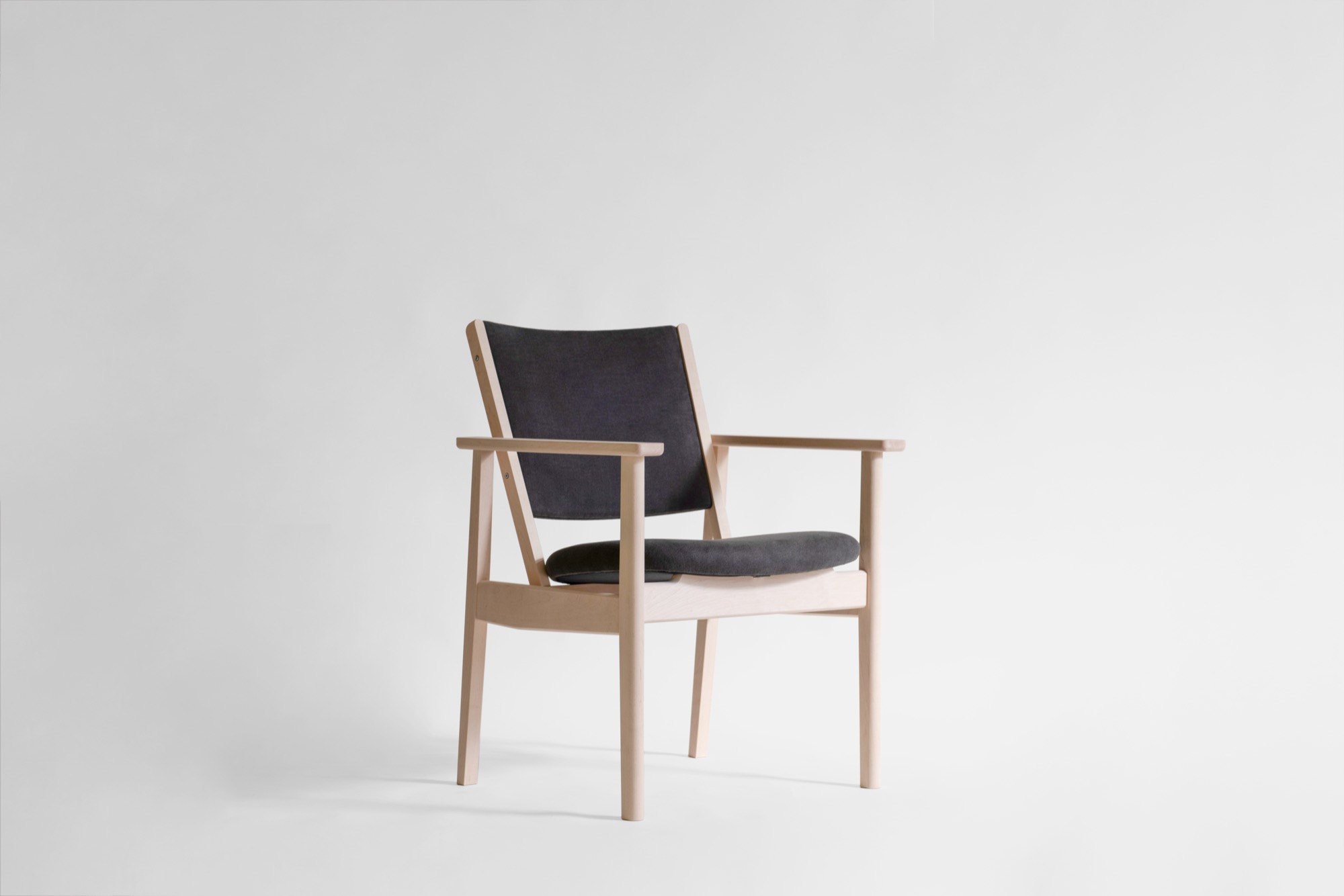 LIM Living Chair リムリビングチェア（イタヤカエデ）布座：チャコール