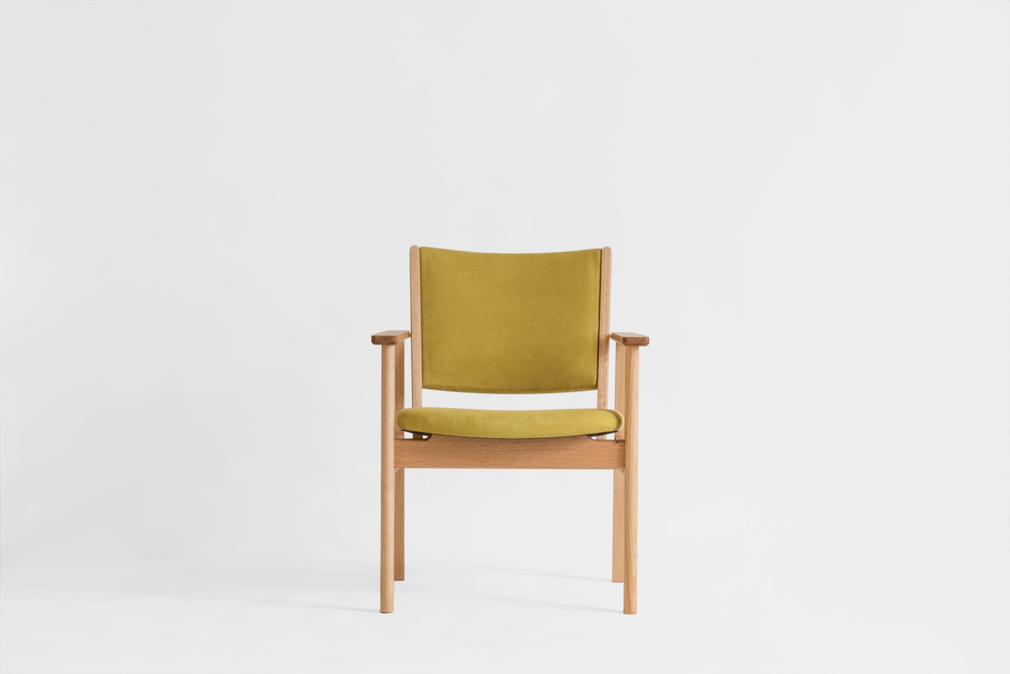LIM Living Chair（ミズナラ）布座：オリーブ【22038004】